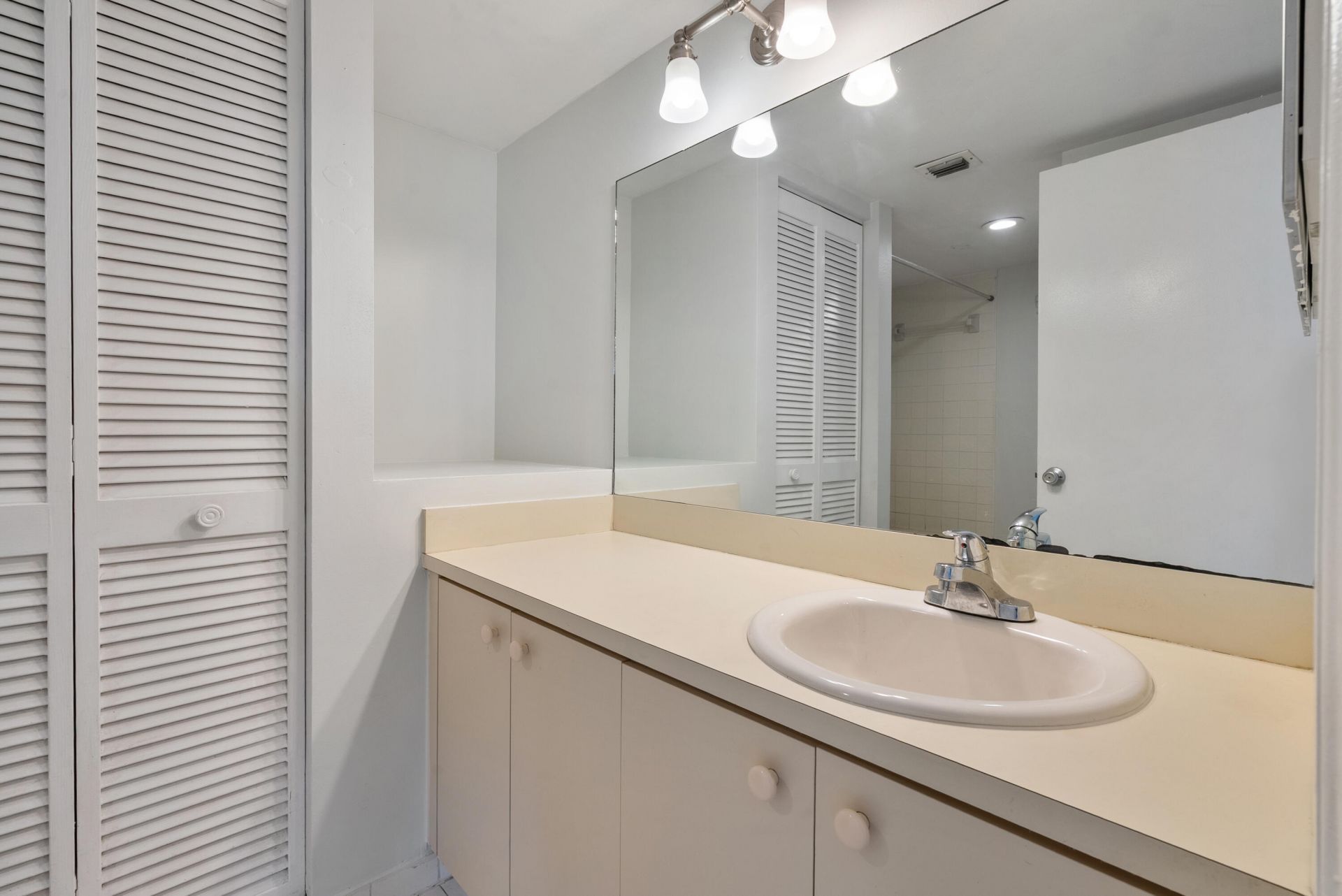 701 NW 19th Street, Unit 306, Fort Lauderdale, FL 33311 Photo