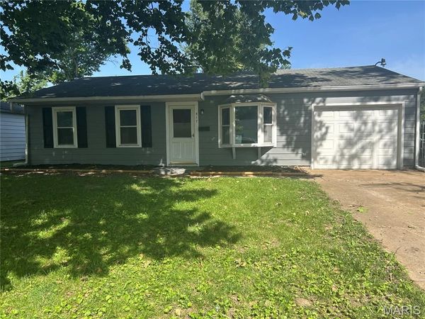 517 Saint Barbara Lane , Cahokia, IL 62206