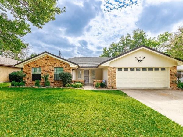 1412 Rusdell Drive , Irving, TX 75060