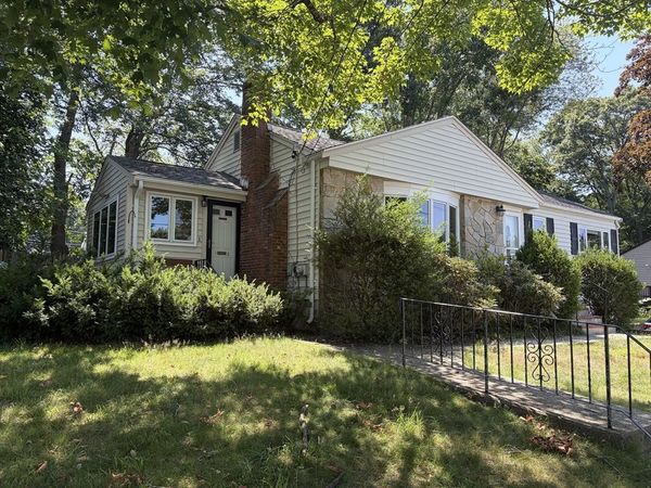 90 Westview Dr., Norwood, MA 02062