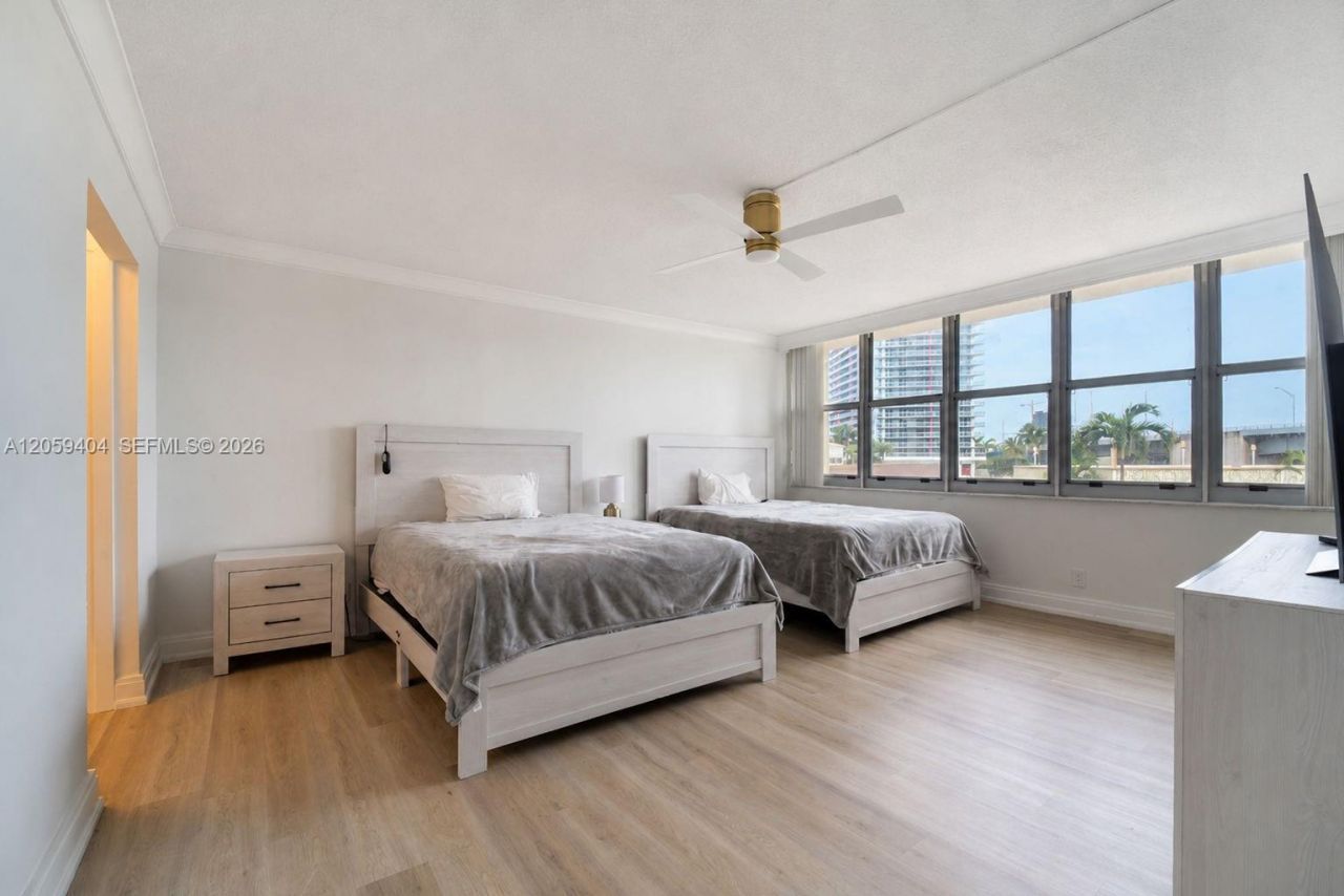 1817 S Ocean Dr, Unit 215, Hallandale Beach, FL 33009 Photo
