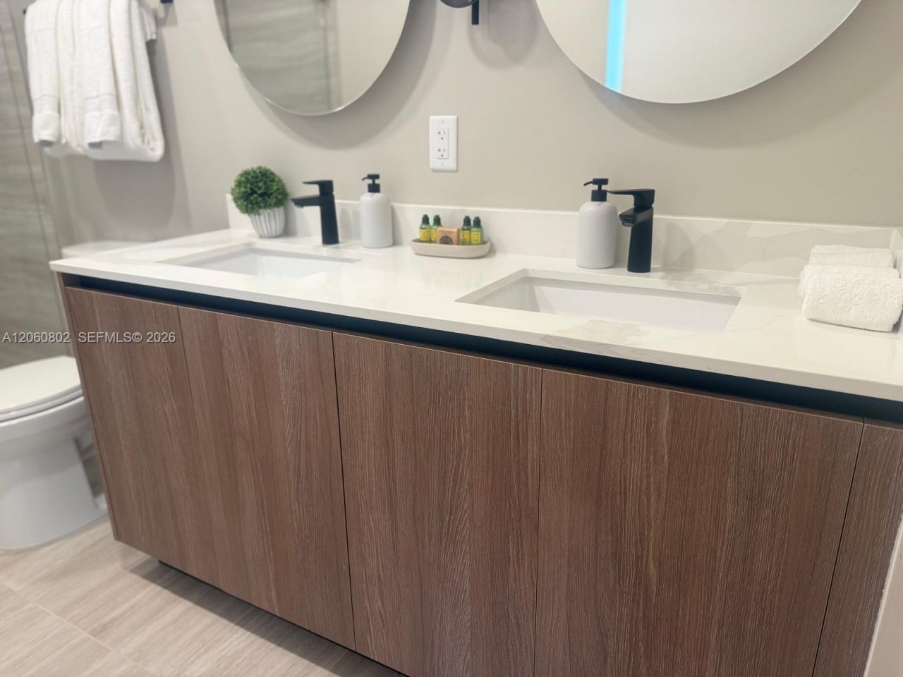 580 72nd St, Unit 602, Miami Beach, FL 33141 Photo