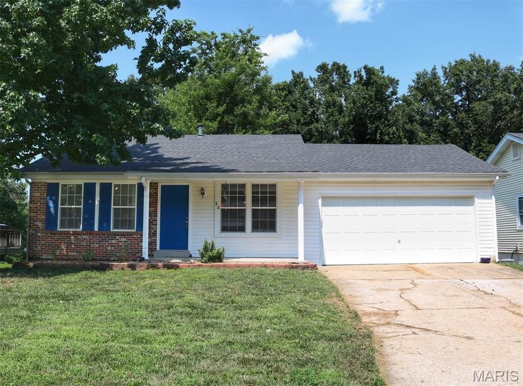 33 Huntsman Trail , Saint Peters, MO 63376 Main Photo