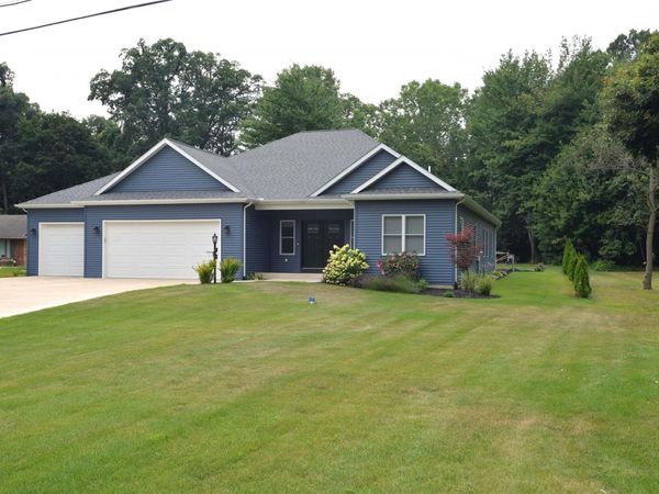 52427 Lynnewood Avenue, South Bend, IN 46628