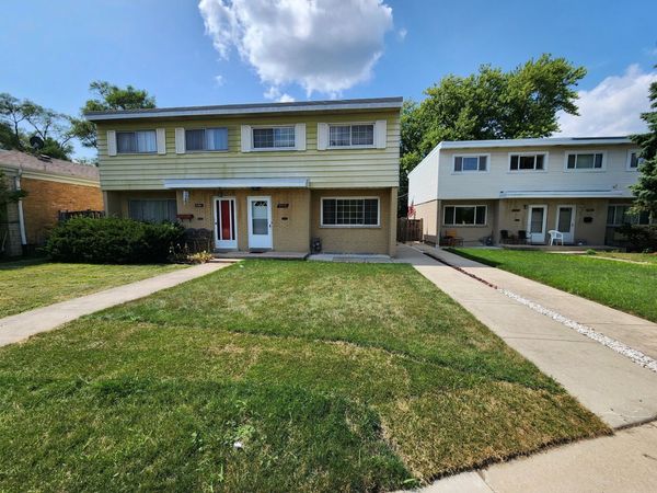 8916 Gross Point Road , Skokie, IL 60077
