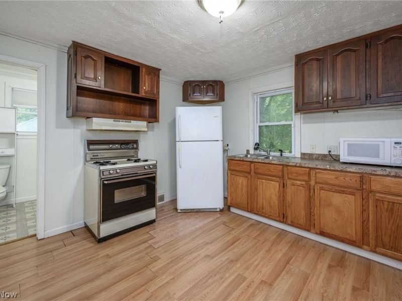 324 Eastland Avenue, Akron, OH 44305 Photo 4