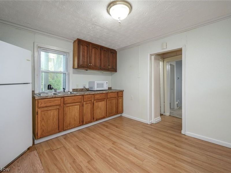 324 Eastland Avenue, Akron, OH 44305 Photo 6