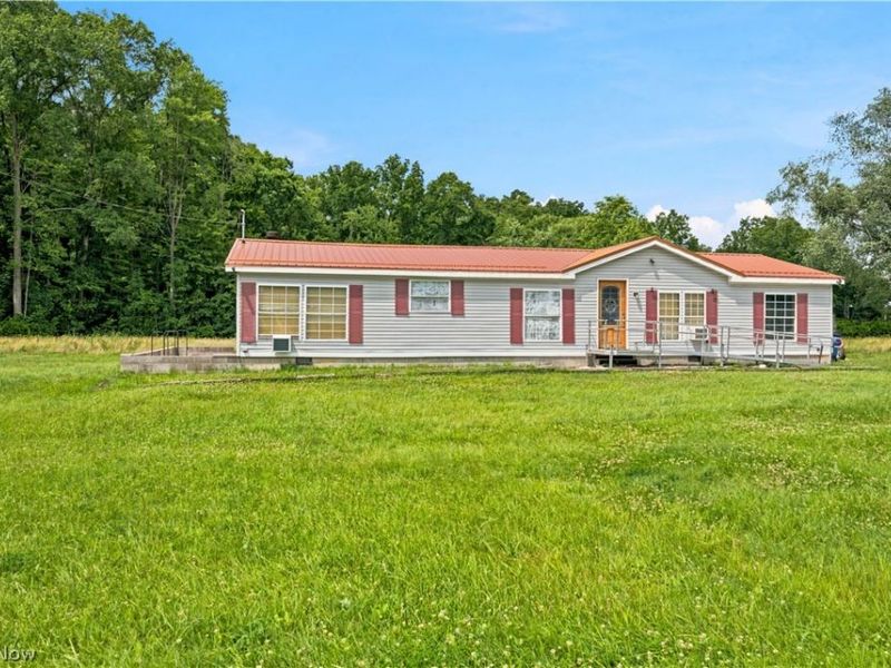 17366 Wick Avenue, Lake Milton, OH 44429 Photo 2