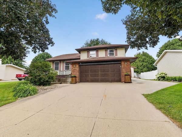332 Sunny Lane Street, Denver, IA 50622