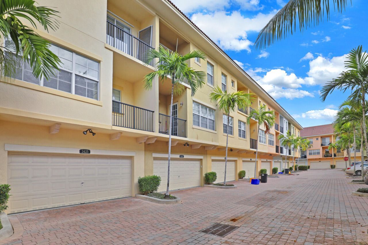 2425 San Pietro Circle, Palm Beach Gardens, FL 33410 Photo