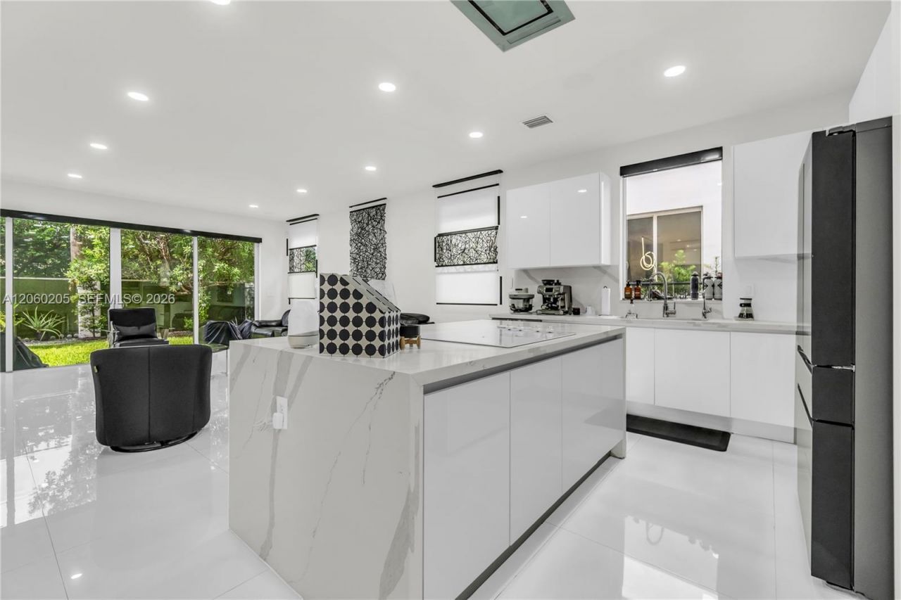 9730 NW 74th Ter, Doral, FL 33178 Photo