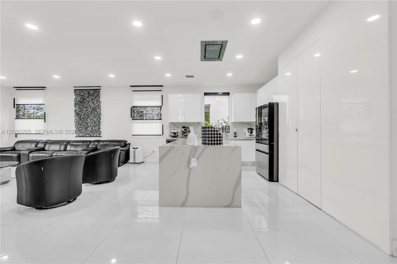 9730 NW 74th Ter, Doral, FL 33178 Photo