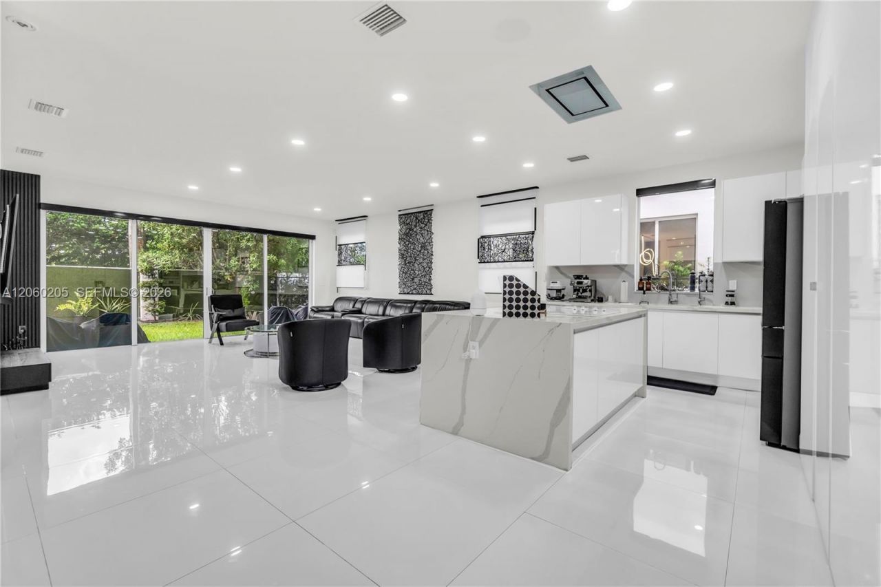 9730 NW 74th Ter, Doral, FL 33178 Photo