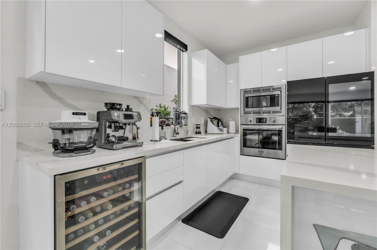 9730 NW 74th Ter, Doral, FL 33178 Photo