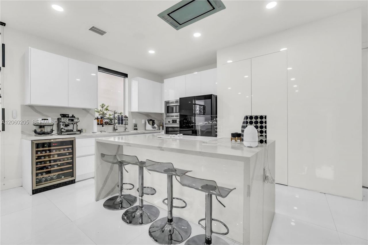 9730 NW 74th Ter, Doral, FL 33178 Photo