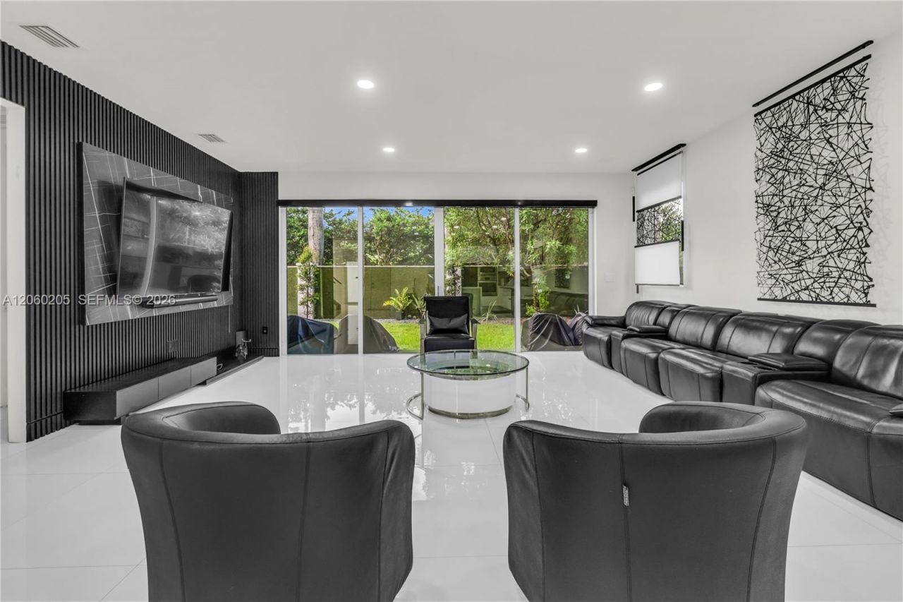 9730 NW 74th Ter, Doral, FL 33178 Photo