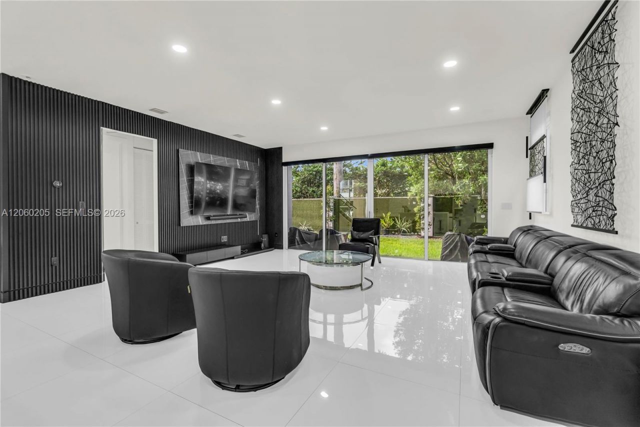 9730 NW 74th Ter, Doral, FL 33178 Photo