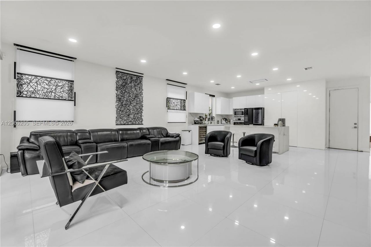 9730 NW 74th Ter, Doral, FL 33178 Photo