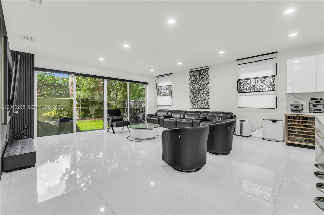9730 NW 74th Ter, Doral, FL 33178 Photo