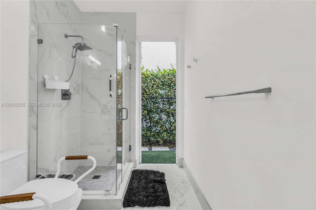 9730 NW 74th Ter, Doral, FL 33178 Photo