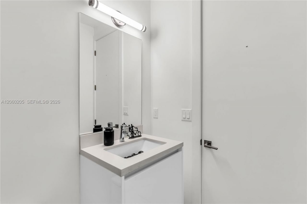 9730 NW 74th Ter, Doral, FL 33178 Photo