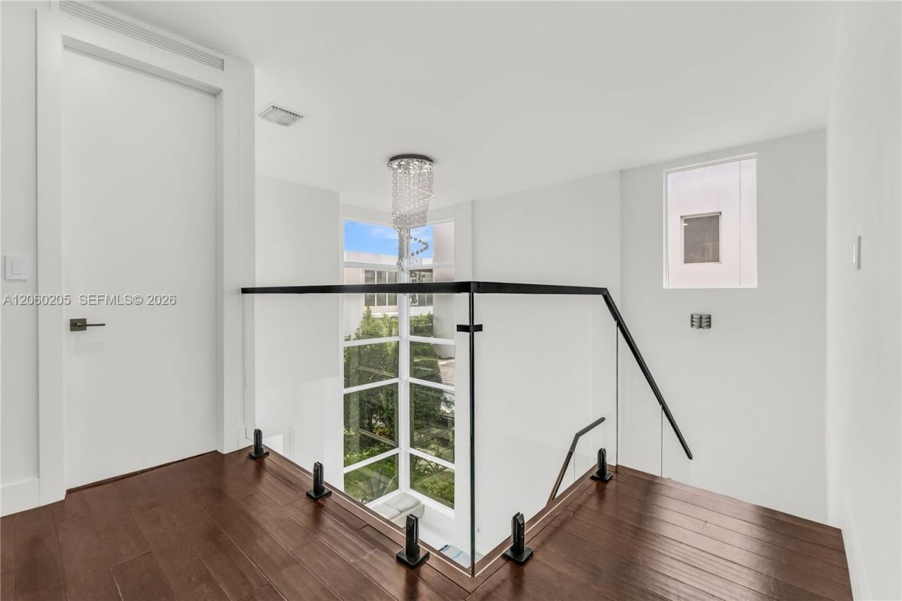 9730 NW 74th Ter, Doral, FL 33178 Photo