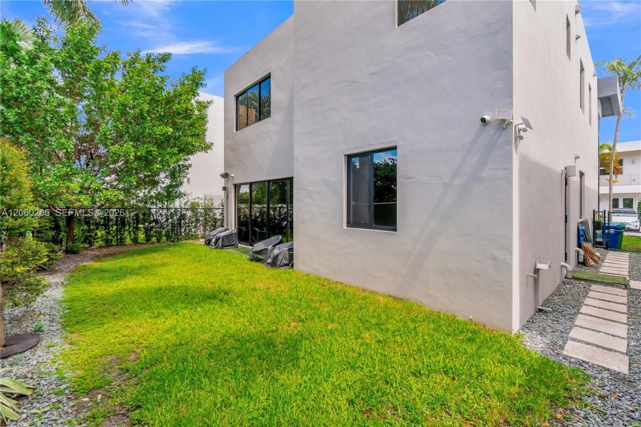 9730 NW 74th Ter, Doral, FL 33178 Photo