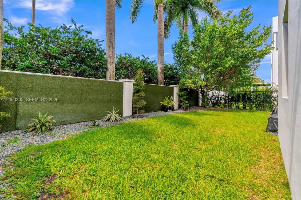9730 NW 74th Ter, Doral, FL 33178 Photo