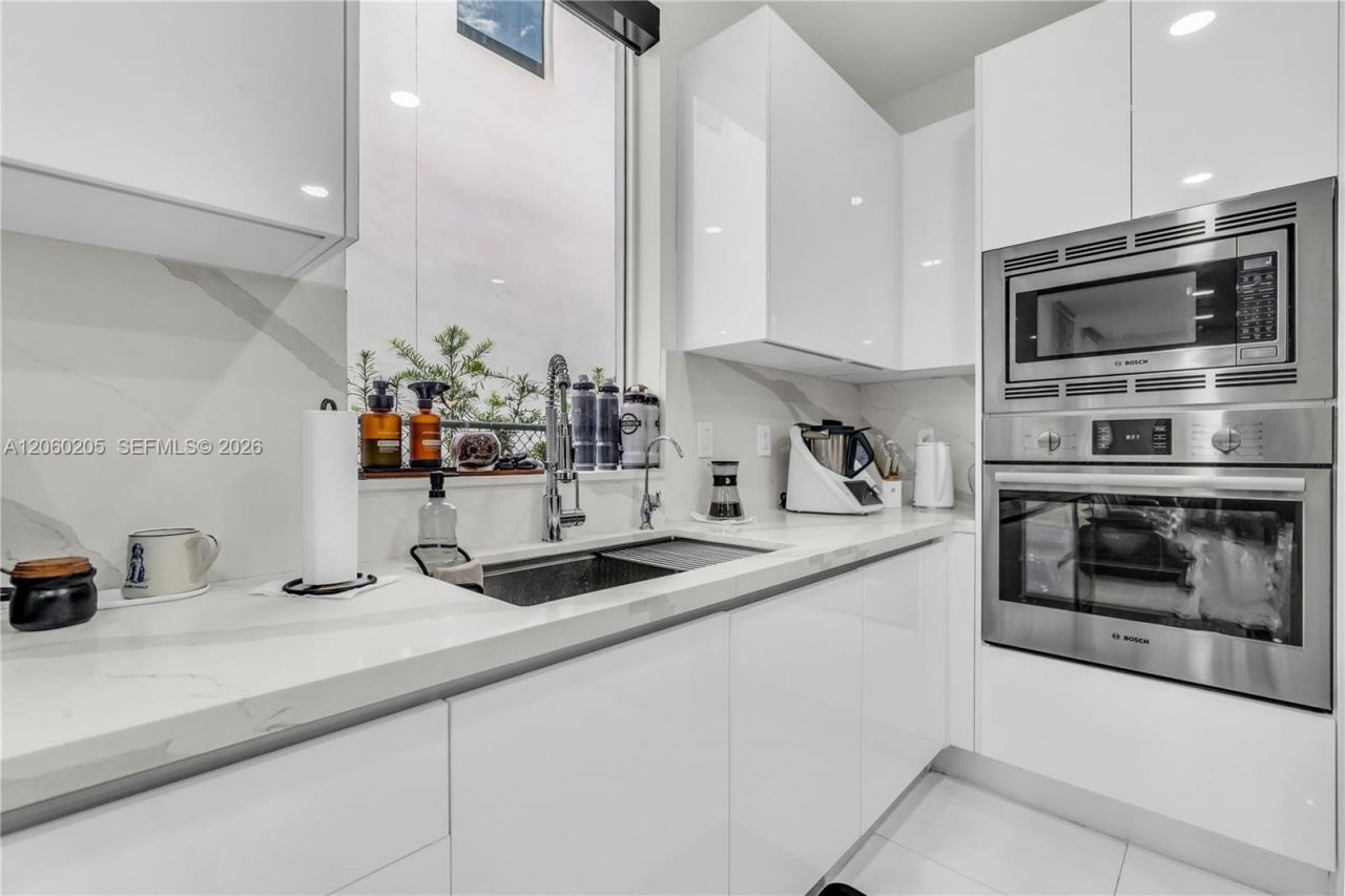 9730 NW 74th Ter, Doral, FL 33178 Photo