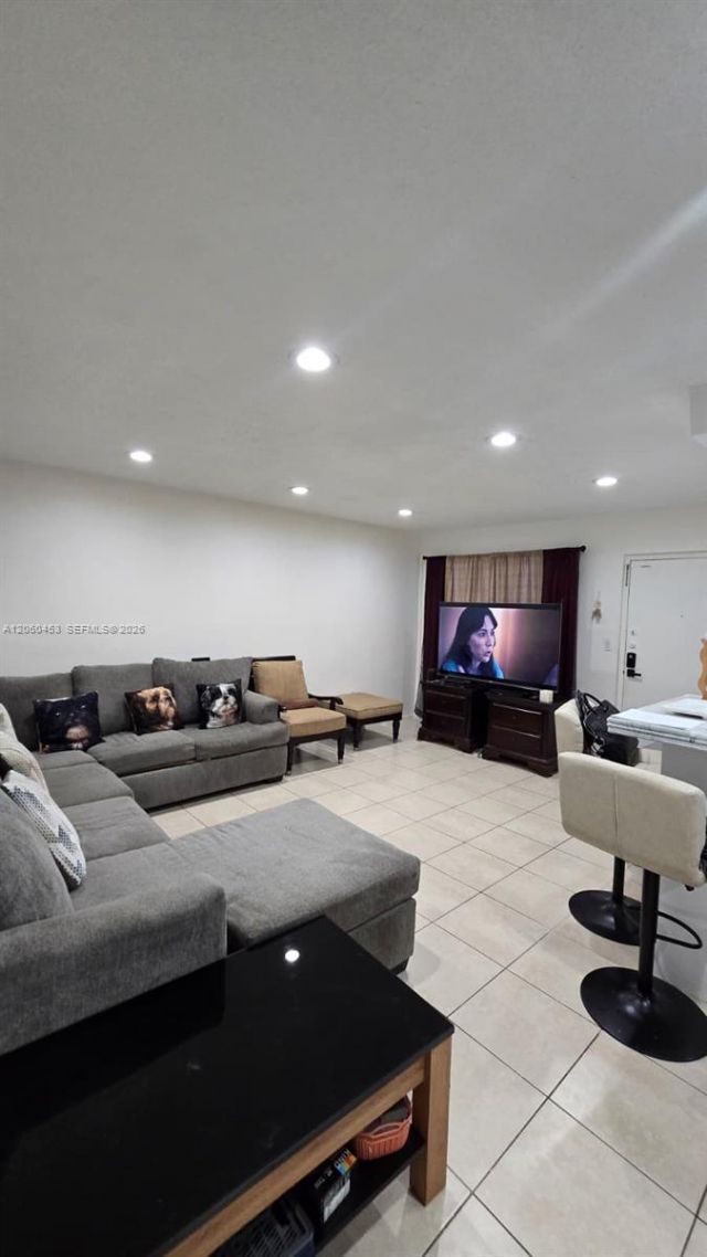 13500 NE 3rd Ct , Unit 416, North Miami, FL 33161 Photo