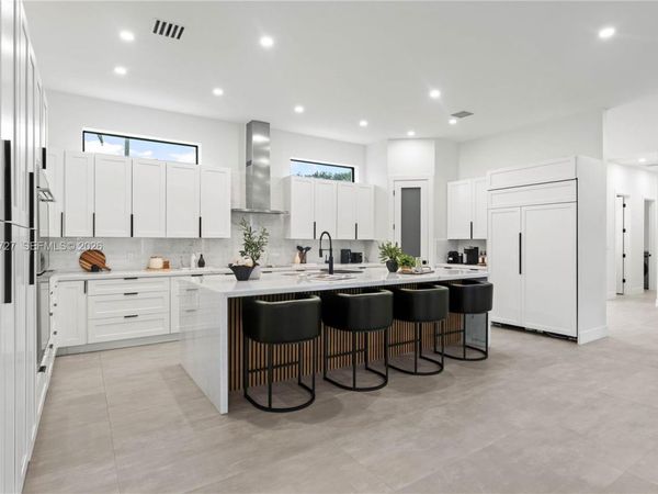 360 Holly Ln, Plantation, FL 33317
