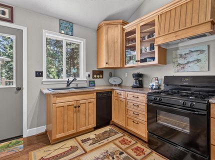 182 Peninsula Drive, Lake Almanor, CA 96137 Photo