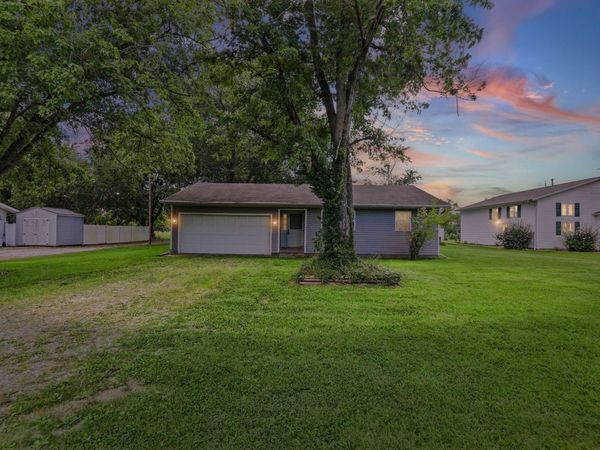 3275 Selmaville Road , Salem, IL 62881