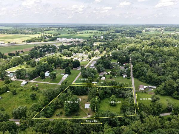 307 W River Drive, Patoka, IN 47666