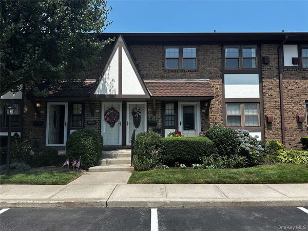 445 Mariners Way , Copiague, NY 11726