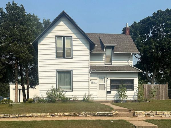 313 N Walnut Street, Maquoketa, IA 52060