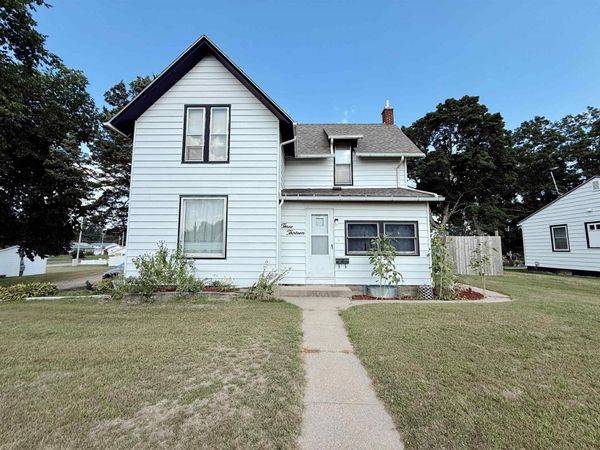 313 N Walnut Street, Maquoketa, IA 52060