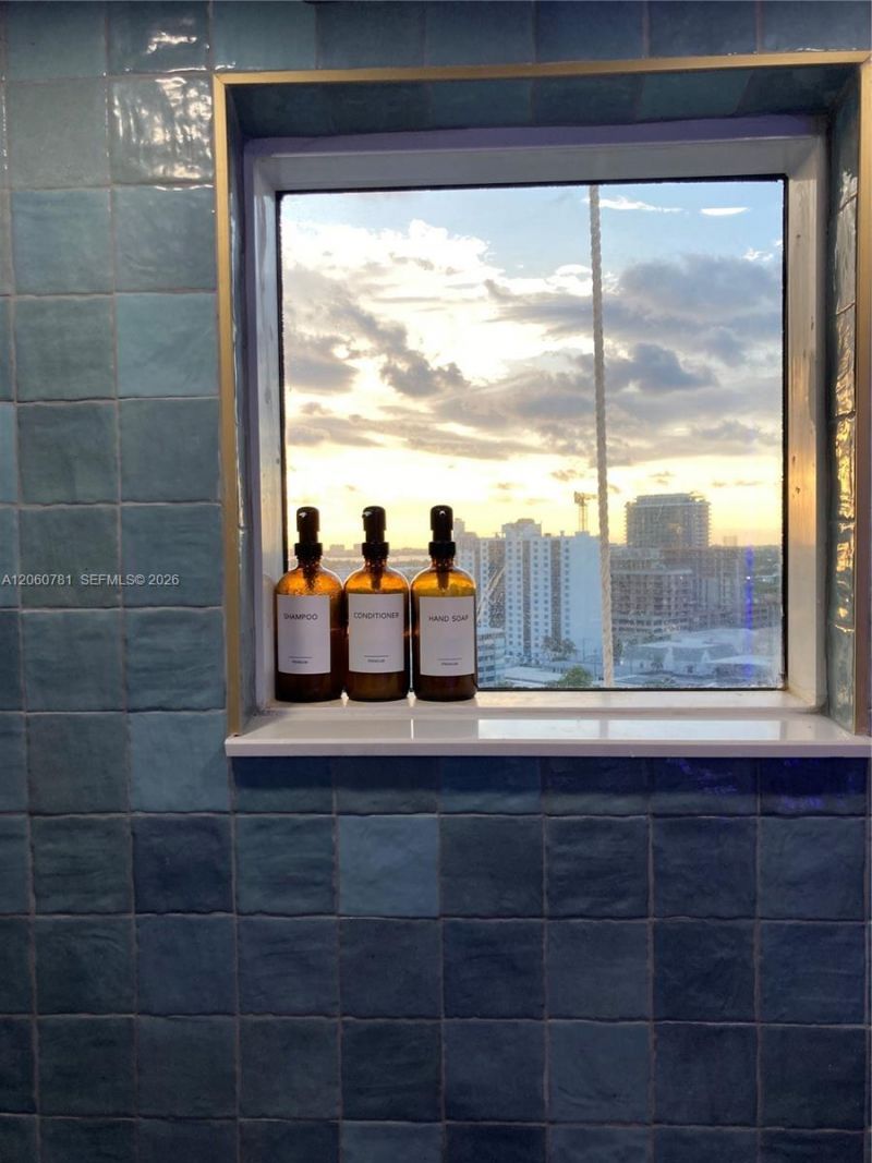 6767 Collins Ave , Unit 1701, Miami Beach, FL 33141 Photo