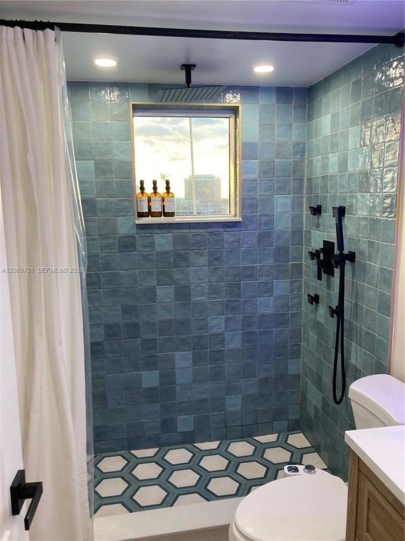6767 Collins Ave , Unit 1701, Miami Beach, FL 33141 Photo