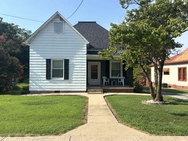 410 E Locust Street , Harrisburg, IL 62946