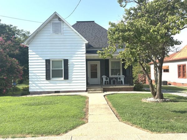 410 E Locust Street , Harrisburg, IL 62946