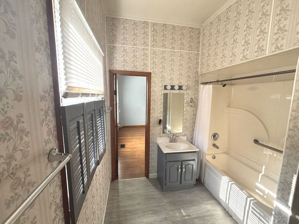 410 E Locust Street , Harrisburg, IL 62946