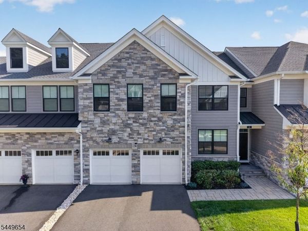 6 Concord Ct, Warren, NJ 07059