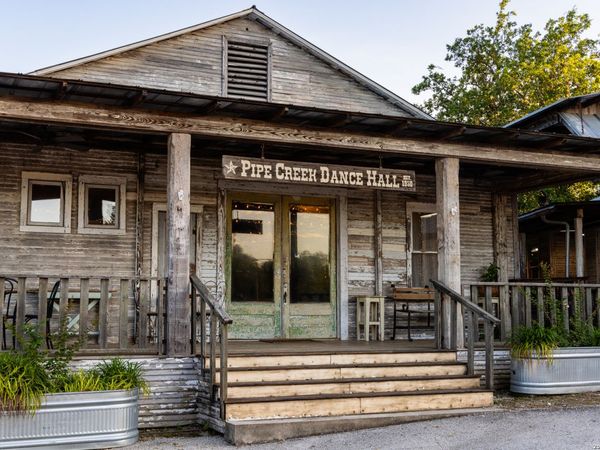 9878 STATE HIGHWAY 16 S, Pipe Creek, TX 78063