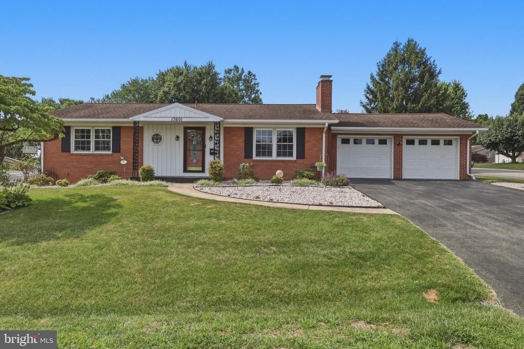 17601 Meadowood Drive, Hagerstown, MD 21740 Main Photo