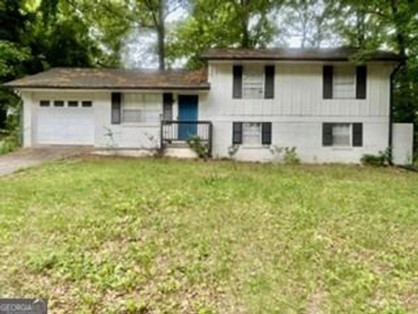 562 Roxbury Drive, Riverdale, GA 30274