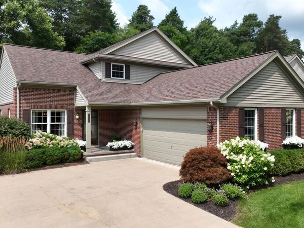 2654 Signature Circle, Pinckney, MI 48169
