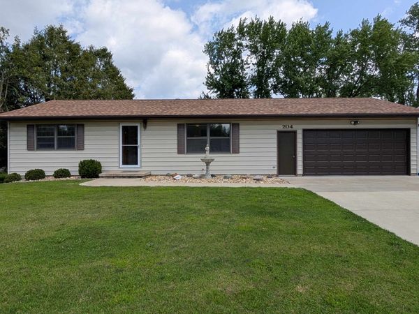 204 Hickory Drive, LENA, IL 61048
