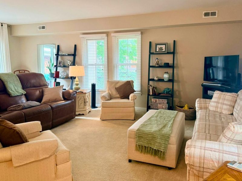 1555 Lafayette Drive, Unit B, Columbus, OH 43220 Photo 1
