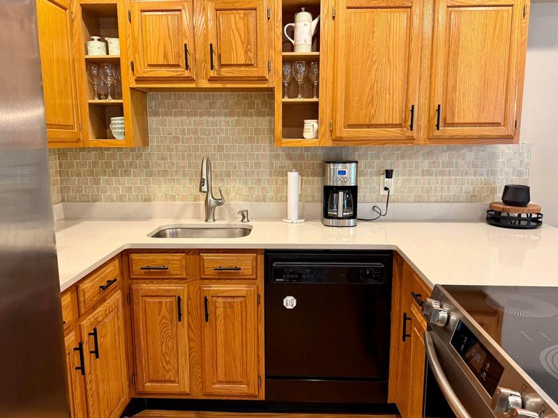 1555 Lafayette Drive, Unit B, Columbus, OH 43220 Photo 13